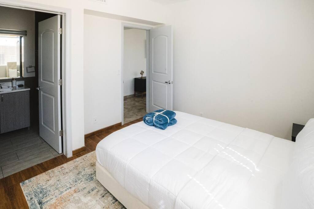 Blue Palm Hollywood Aprtments Los Angeles Exterior photo